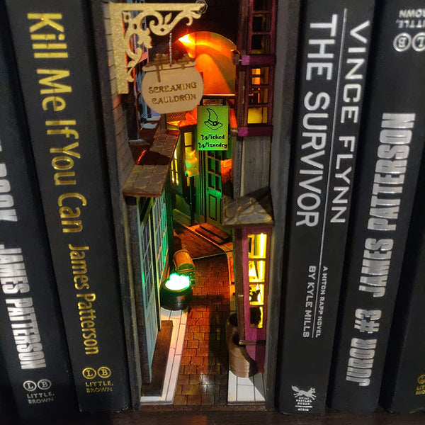 Wizard AlleyWorld Bookshelf Insert Box