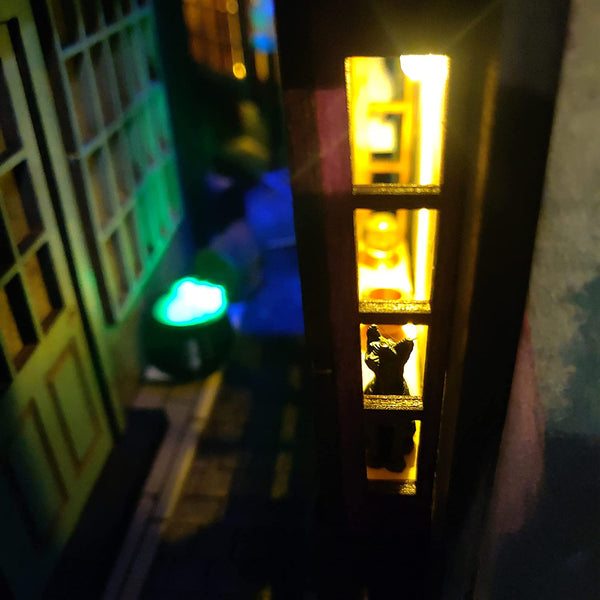 Wizard AlleyWorld Bookshelf Insert Box