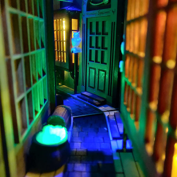 Wizard AlleyWorld Bookshelf Insert Box